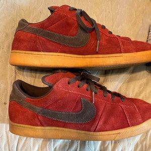 Nike air classic sb maroon with. Lack swoosh